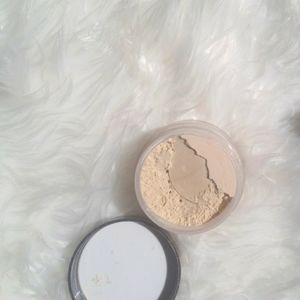 Laura Mercier translucent powder 95%